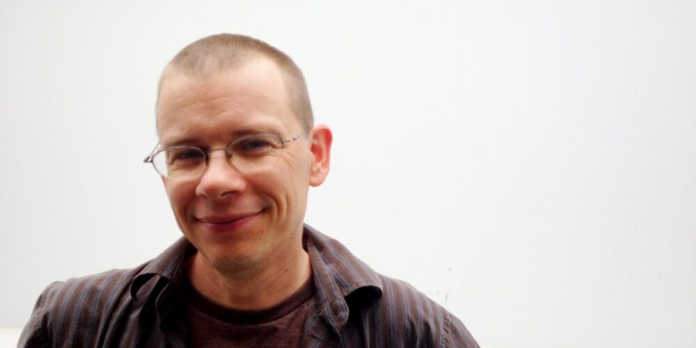 Photo of Tom Angleberger - links to full photo and description